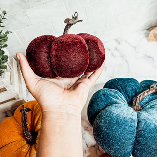 velvet pumpkin decoration
decorating with velvet pumpkins
small plush pumpkins
diy velvet pumpkin home decor