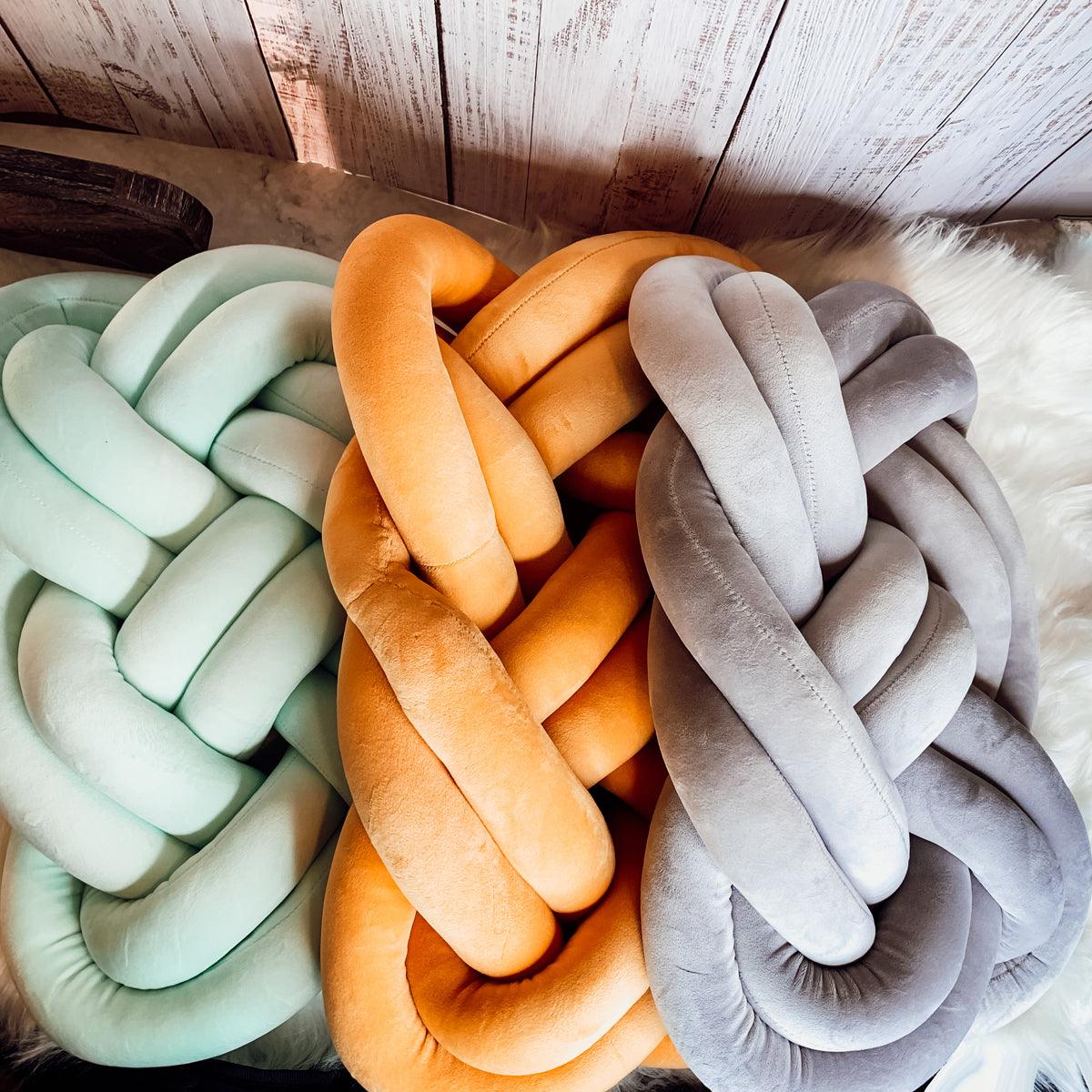 Large knot outlet pillow